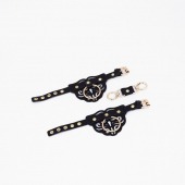 Черные кожаные наручники с клепками, кольцами и золотистой фурнитурой - Crazy Handmade - купить с доставкой в Хабаровске