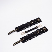 Черный кожаные оковы с узорами и золотистой фурнитурой - Crazy Handmade - купить с доставкой в Хабаровске