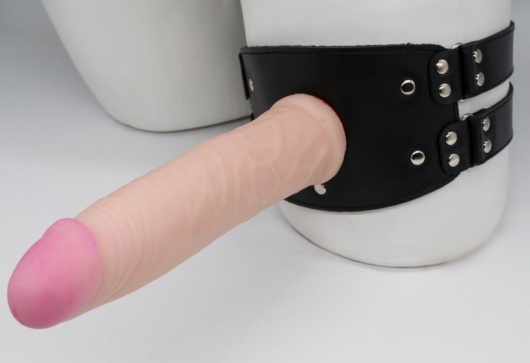 Черный узкий пояс на бедро с телесной насадкой - LOVETOY (А-Полимер) - купить с доставкой в Хабаровске