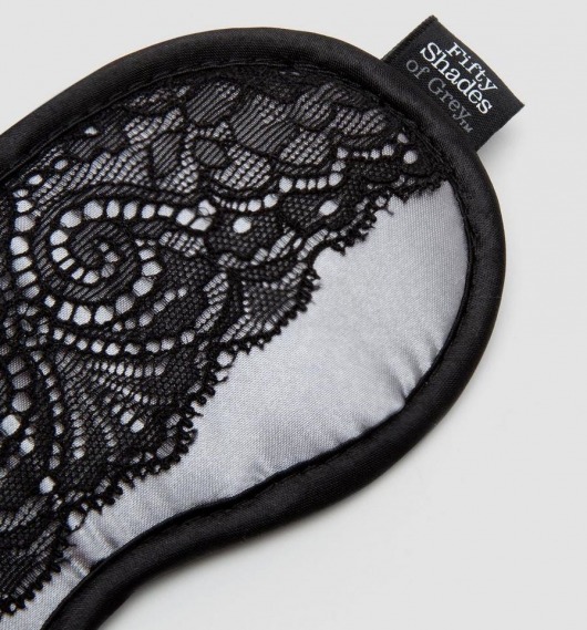 Атласная маска с кружевом Play Nice - Fifty Shades of Grey - купить с доставкой в Хабаровске