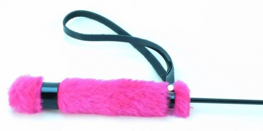 Лаковый стек с розовой меховой ручкой - 64 см. - БДСМ Арсенал - купить с доставкой в Хабаровске