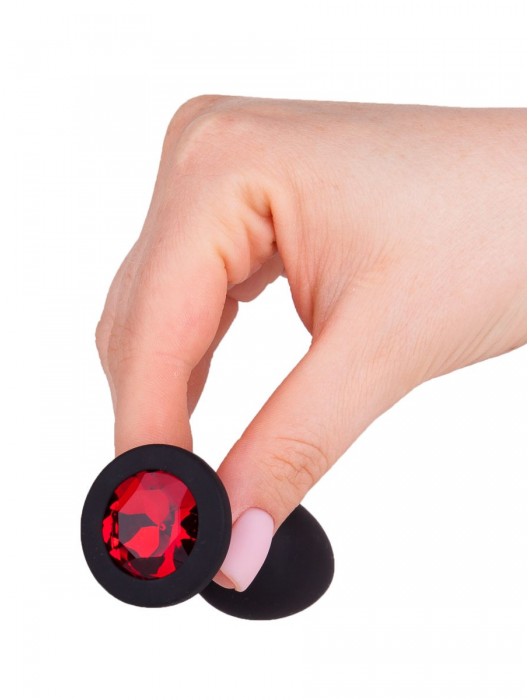Чёрная анальная втулка с красным кристаллом - 7,3 см. - Джага-Джага - купить с доставкой в Хабаровске